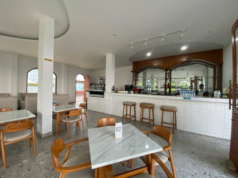 De-Lokon-Cafe-Restaurant4.jpeg