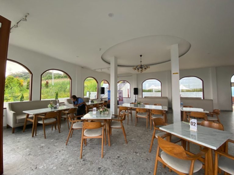 De-Lokon-Cafe-Restaurant5.jpeg