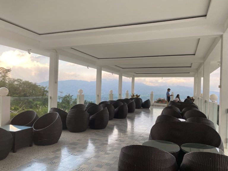 De-Lokon-Cafe-Restaurant7.jpeg